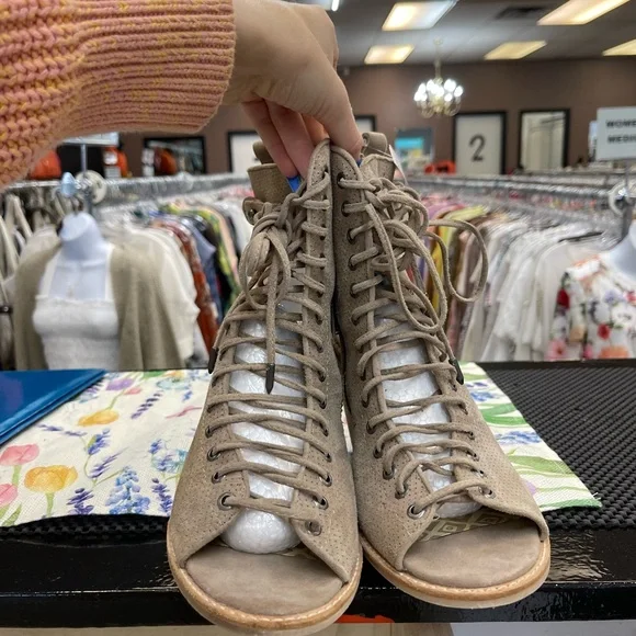 Dolce Vita Taupe Lace-Up Open-Toe Block Heel Sandals - Picture 4 of 6